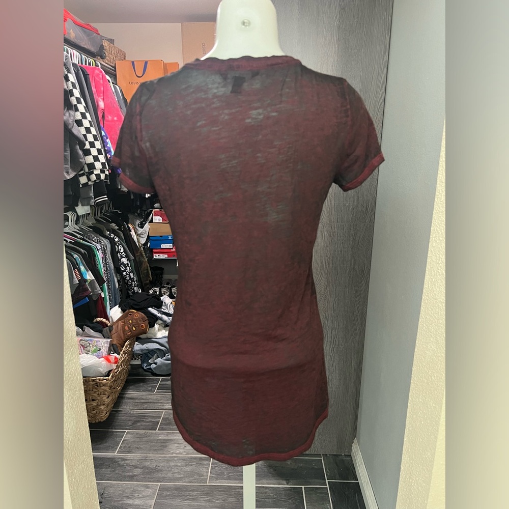 Rock & Republic “Rock” Red & Black Short Sleeve Top - Picture 7 of 9